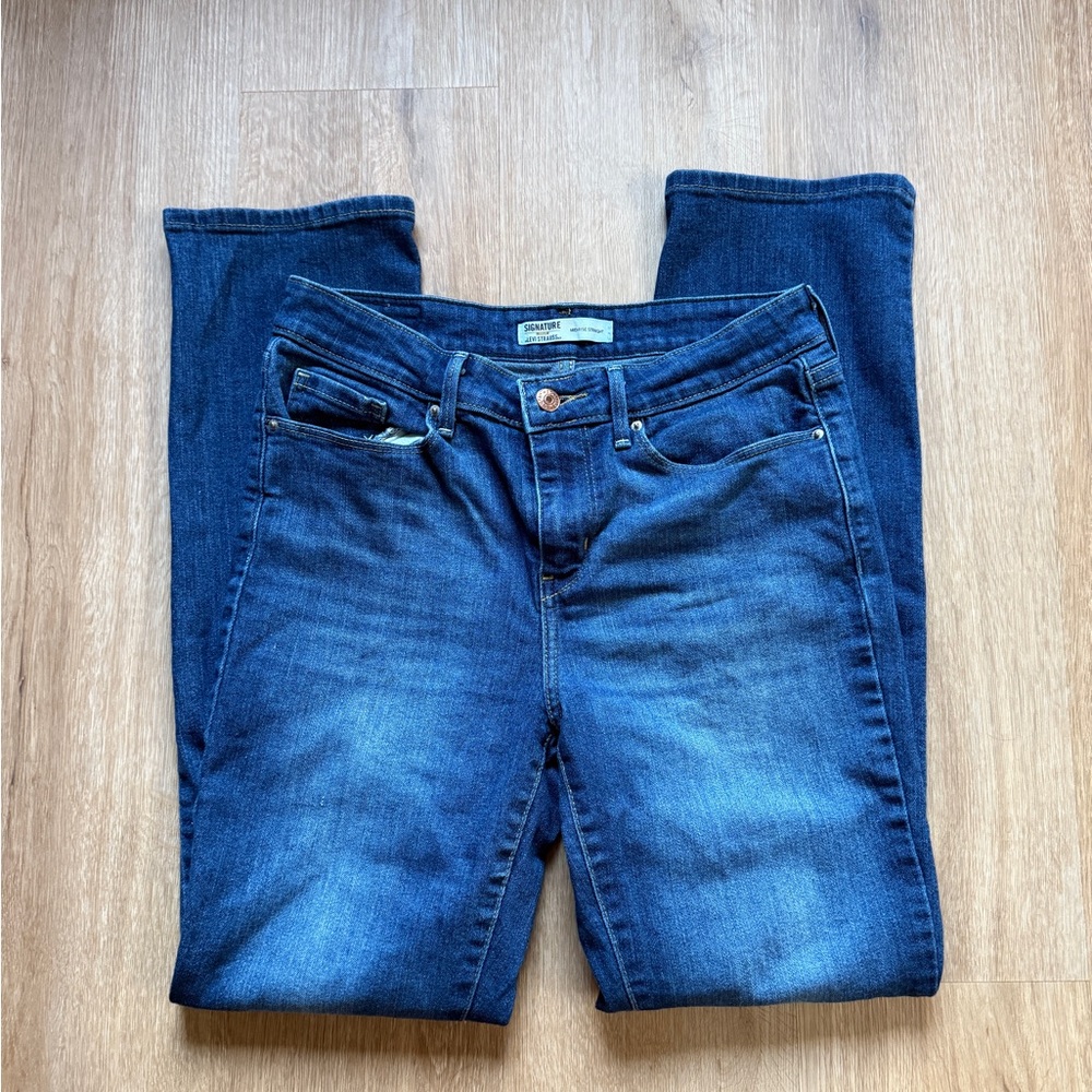 Levi Mid Rise Straight Jeans